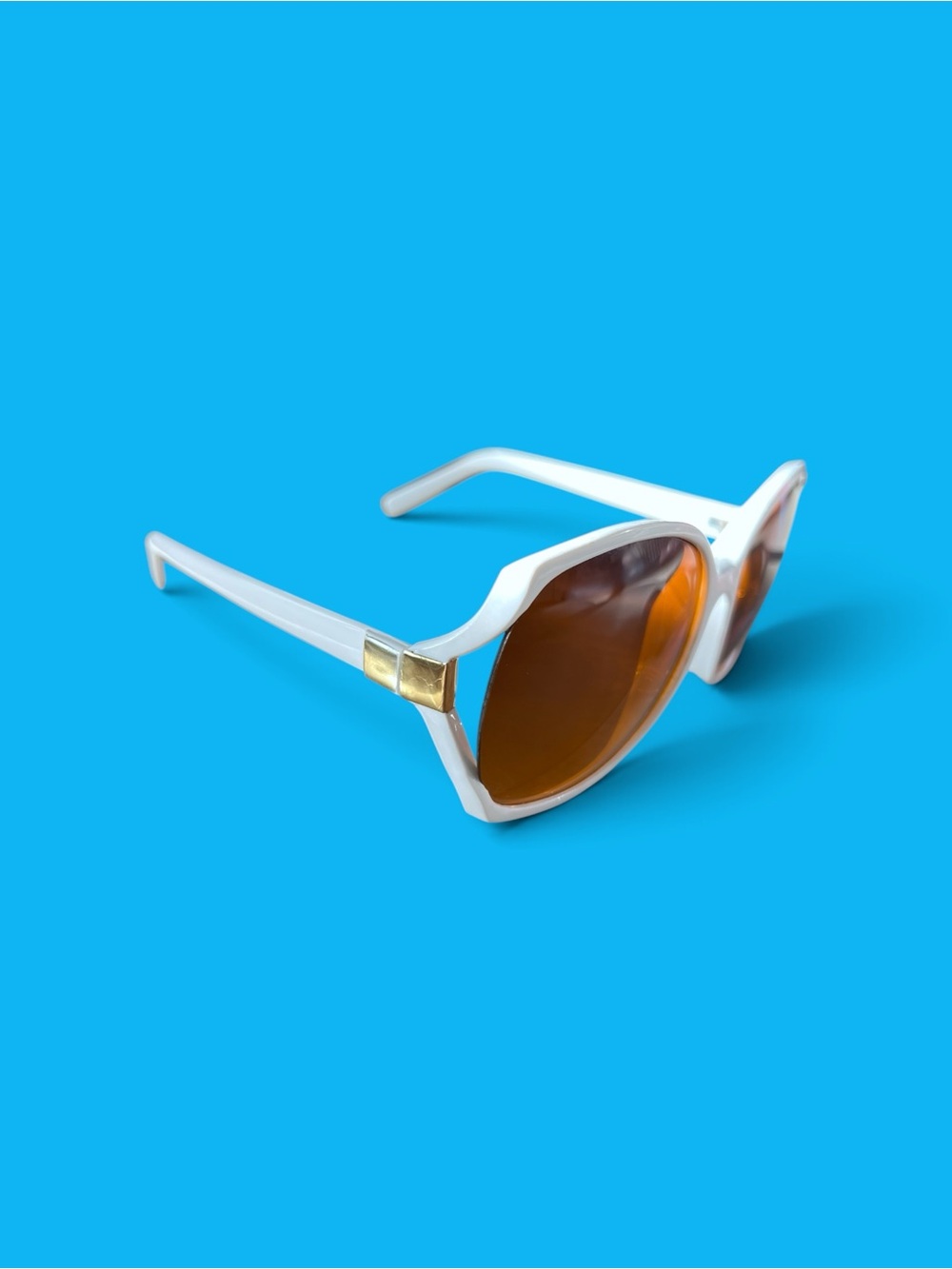 Vintage white oversized sunglasses